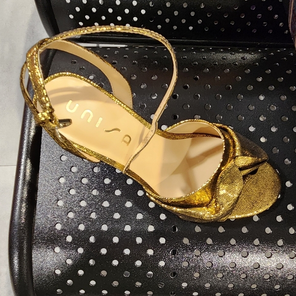 Unisa golden metallic strap heels - Picture 7 of 8